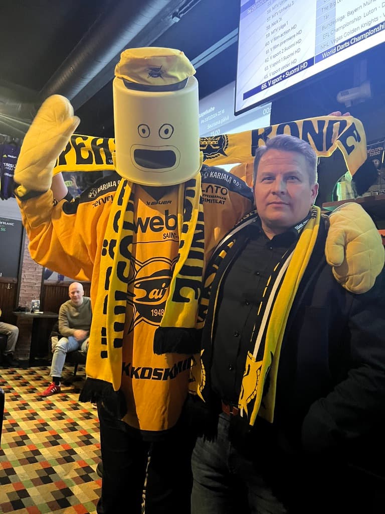 Stadin Bönde BÖNDE-huivin kanssa